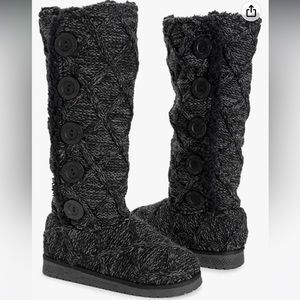 Like new Mukluk knitted boots black gray slippers